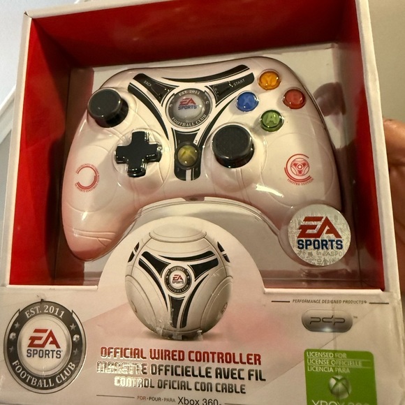 White Wired Controller for Xbox 360 - Picture 2 of 9